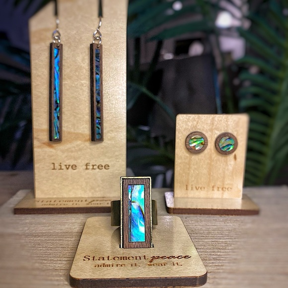 HANDMADE Jewelry Set Artisan ABALONE Wood Shell Pendant Ring & 2 Pairs Earrings - Picture 1 of 8